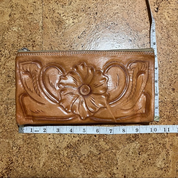 Vintage Tooled Poppy Clutch Purse - Picture 16 of 16